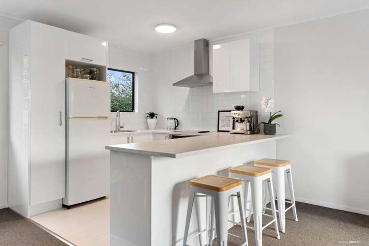 1/3 Rowan Terrace Te Atatu South_8