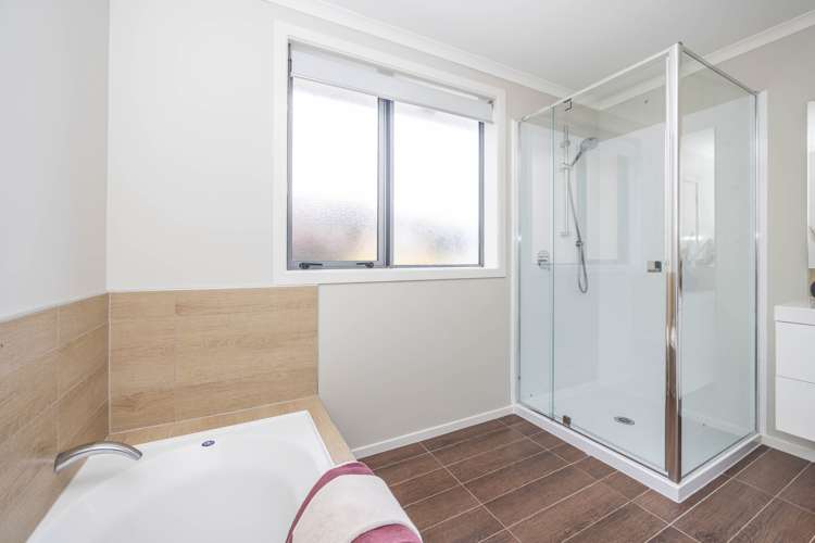 4 Cabourne Drive Glenview_15