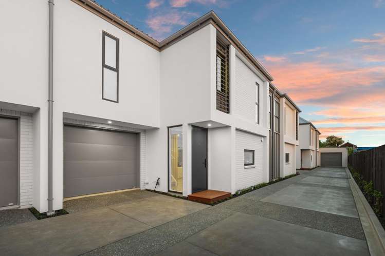 2/100 Innes Road Saint Albans_13