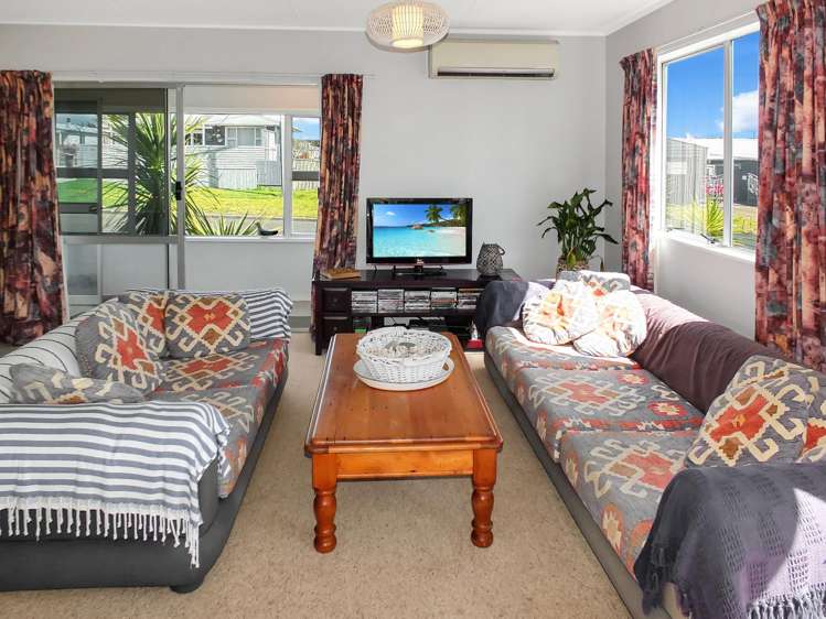 7 Hennessy Street East Foxton Beach_6