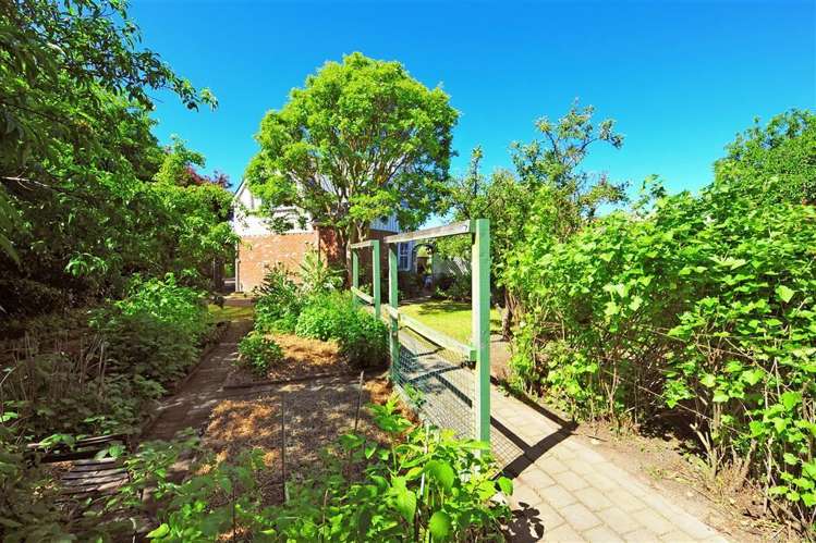 102 Wildberry Street Woolston_11