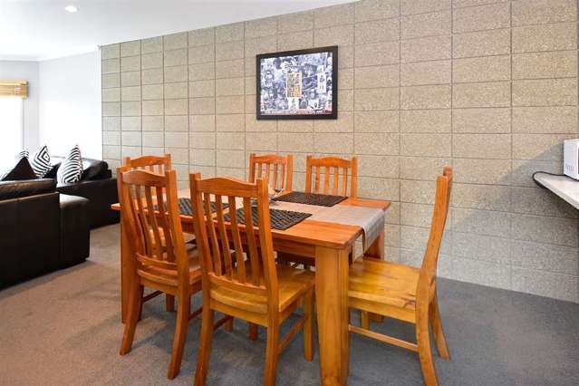 3/925 Whangaparaoa Road Manly_3