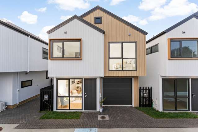Standalone with garage!