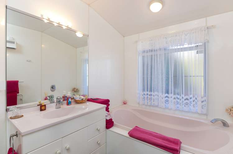 336 Princes Drive Britannia Heights_18