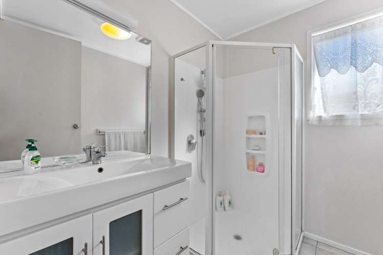 144 Mahia Road Wattle Downs_11