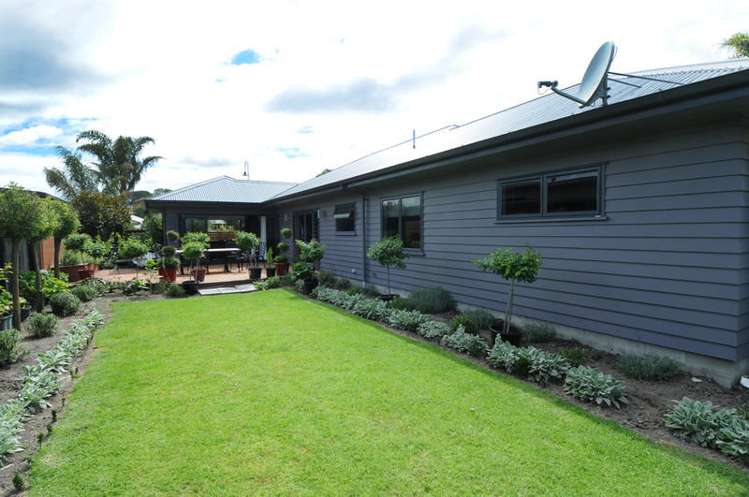 4 Pohutukawa Grove Lytton West_16
