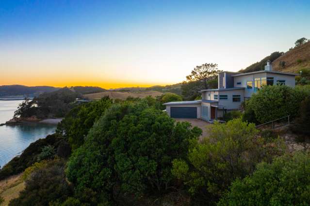 Waterfront Lifestyle Paradise