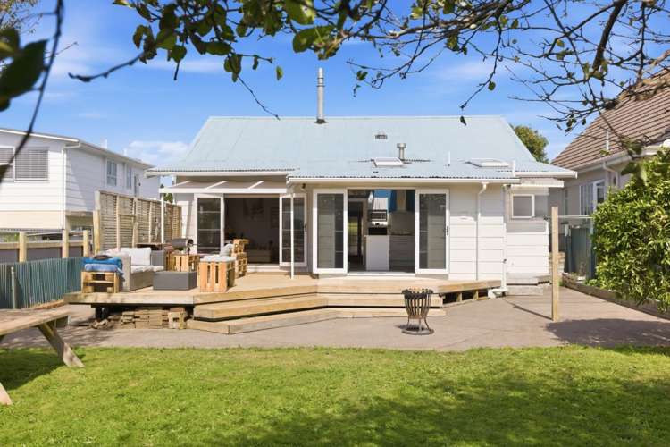 60 Tukapa Street Westown_26