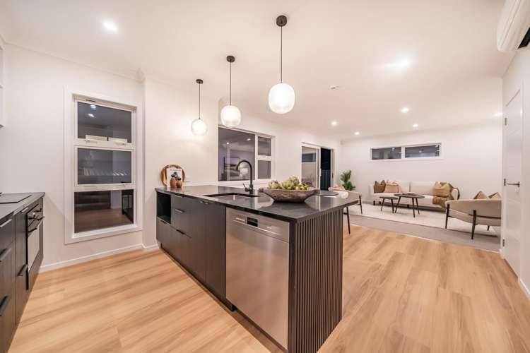 70d Heretaunga Square Silverstream_1