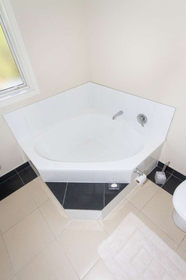 14 Lithgow Drive Otamatea_16