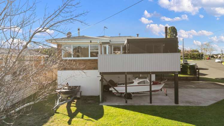 1 Garden Heights Avenue Glenview_27