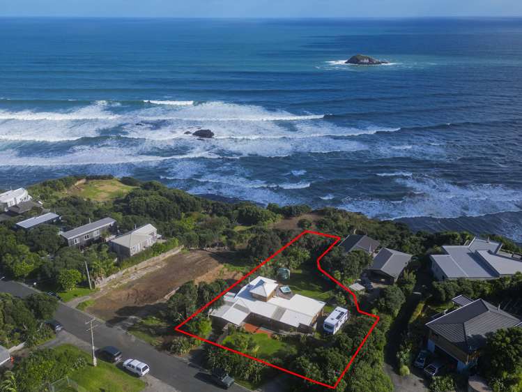 5 Ngatira Road Muriwai_23