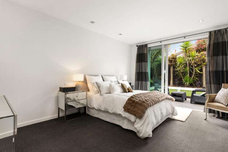 19 Devonport Lane Merivale_9