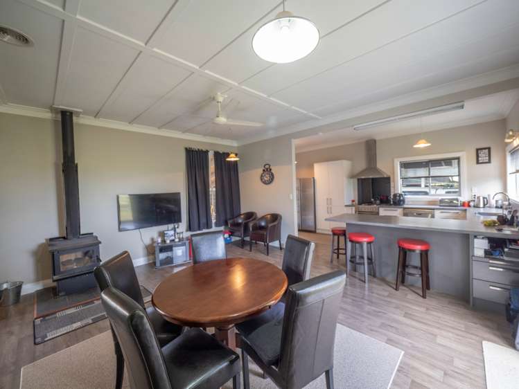 2532 Lake Ferry Road Pirinoa_8