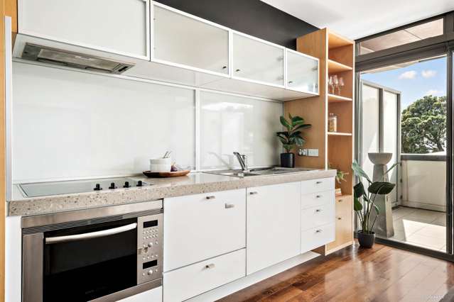 2/6 Beach Front Lane Browns Bay_2