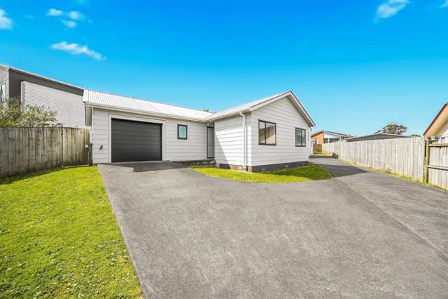 Affordable freehold Single-level Home