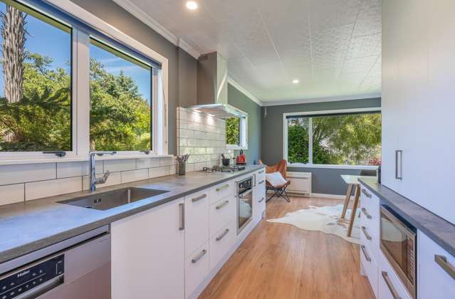 Sunny, Private & Beautifully Presented