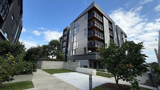 2 Bedroom Penthouse @ Fabric2 with Parking