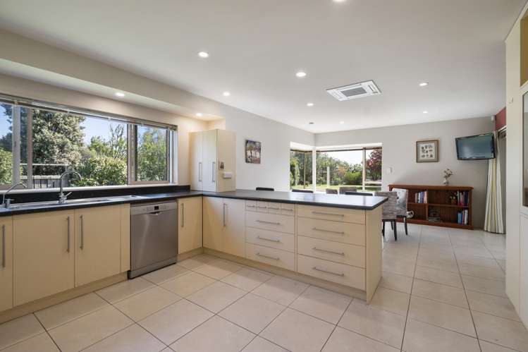 98 Polson Hill Drive Aokautere_13