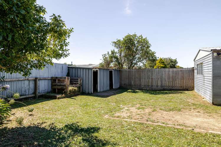 15 Montrose Place Takaro_17