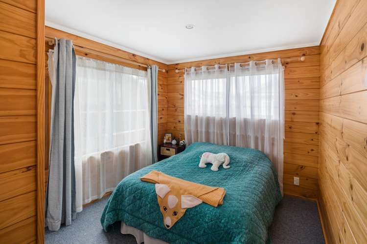 104 Apu Crescent Lyall Bay_16