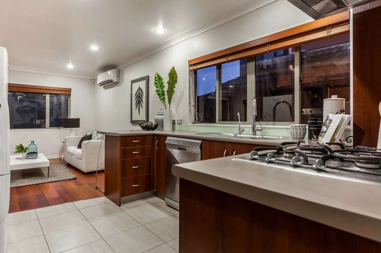 4 Lissleton Drive East Tamaki_9