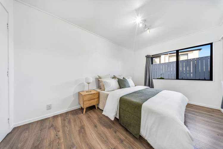 2/17 Lynton Road Bucklands Beach_13