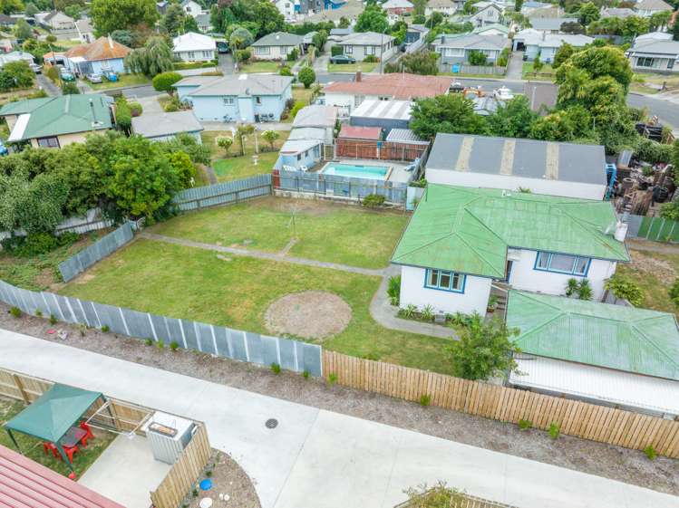 1215 Norfolk Crescent Mayfair_15