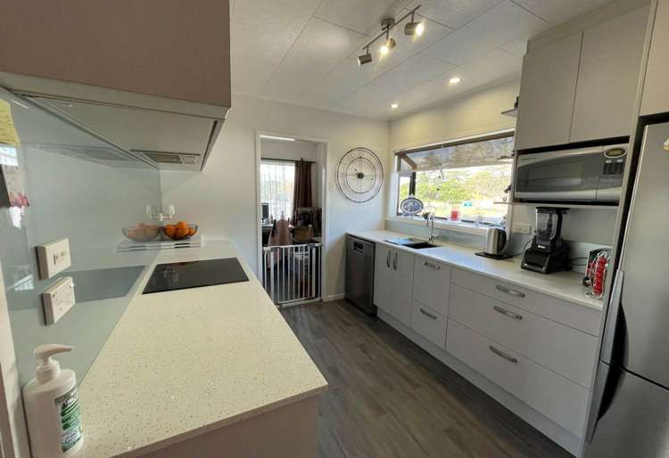 221 Mahia Road Wattle Downs_10