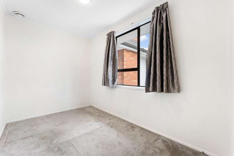 128 Cobham Crescent Kelston_15