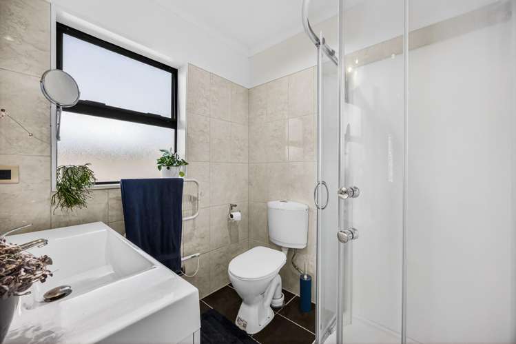 20B Puketitiro Street Glen Eden_9