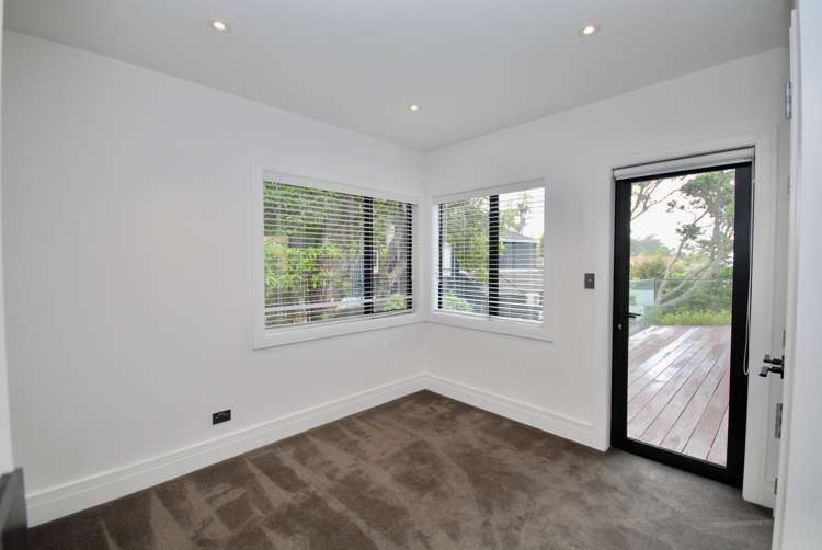 2/92 Churchill Road Murrays Bay_9