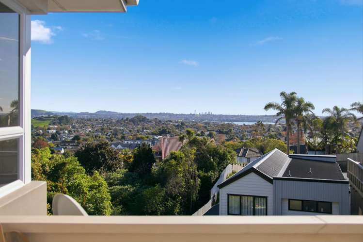 10 Etherege Place Mellons Bay_16