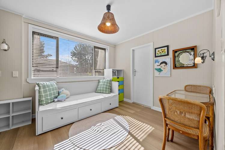 22 Royal Road Massey_15