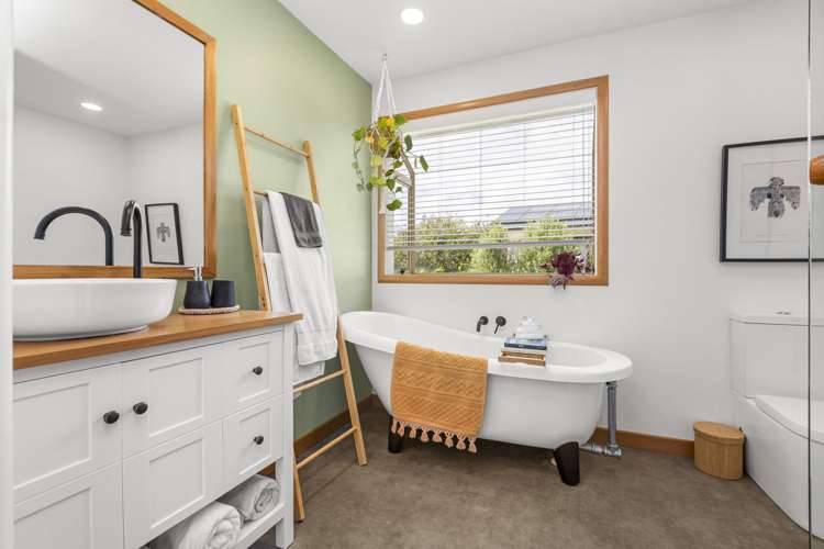 13 Sunshine Rise Raglan_8