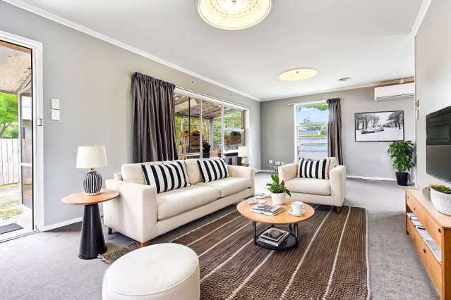 81 and 81A Oakfield Crescent Pukete_4