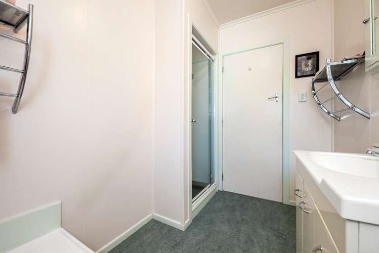 4 Cotswold Crescent Newlands_16