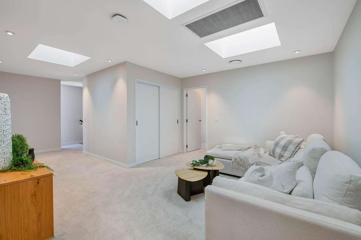 575A Laurie Southwick Parade_3