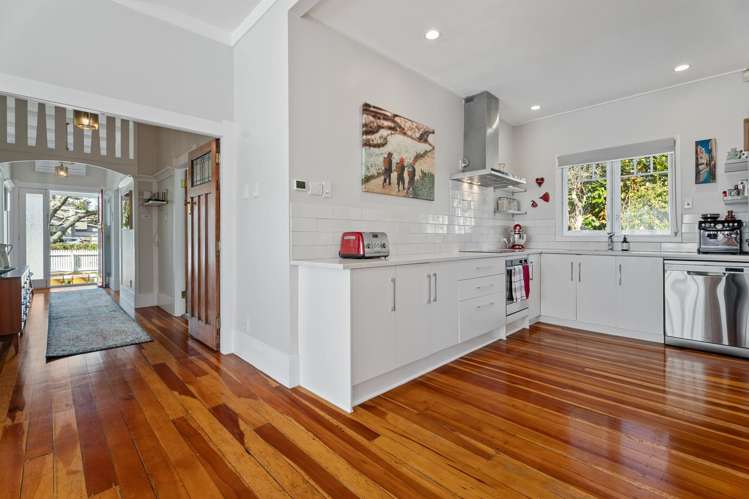 8 Epworth Avenue Royal Oak_17