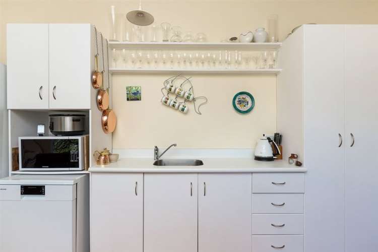 2/58 Beach Road Castor Bay_8