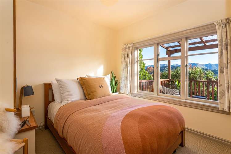 8 Ngaio Lane Charteris Bay_10