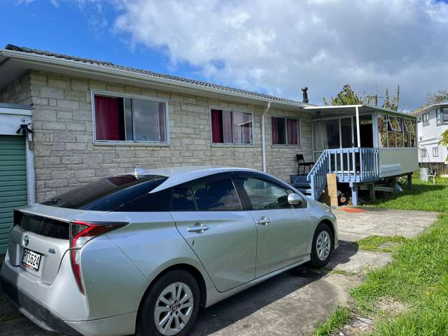 Spacious 4-Bedroom Unit in Mount Roskill - 2/55A Stamford Park Road, Mount Roskill $720.00 per week