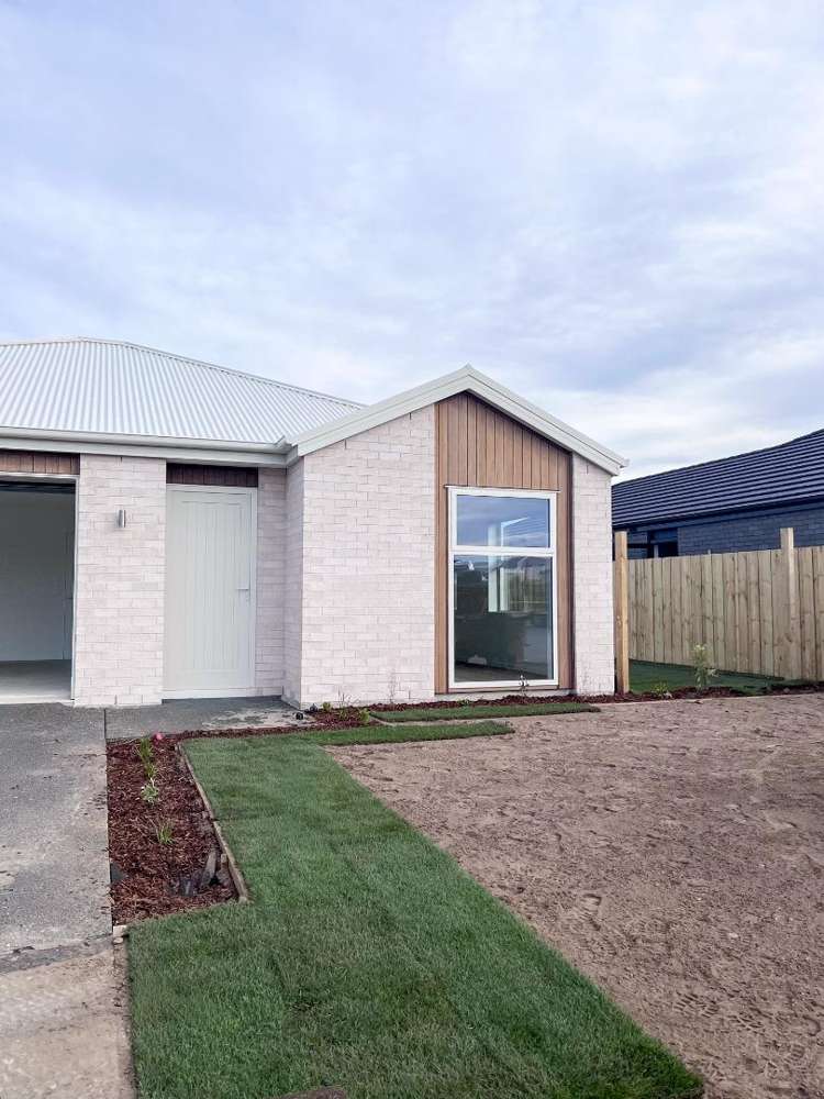 22 Accadia Drive 11103_0