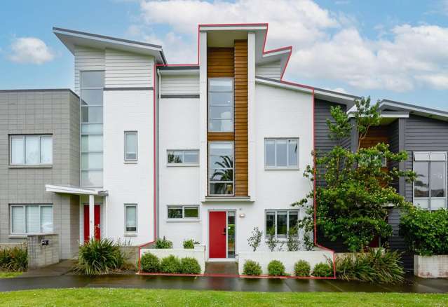 Sun-Filled Modern 3 Bedroom Home in Hobsonville!