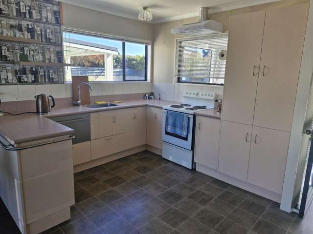 44 Leader Street Riverton_4