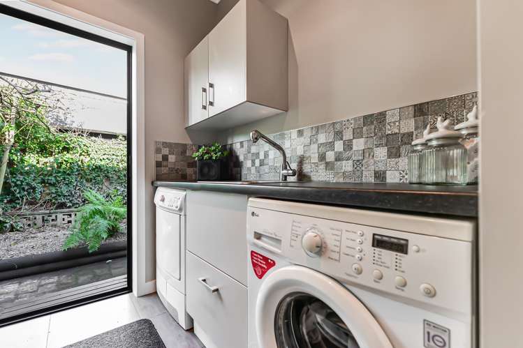 1 Saxbys Road Glenview_11