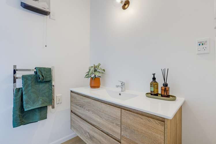 6888E Christchurch Akaroa Road Takamatua_14
