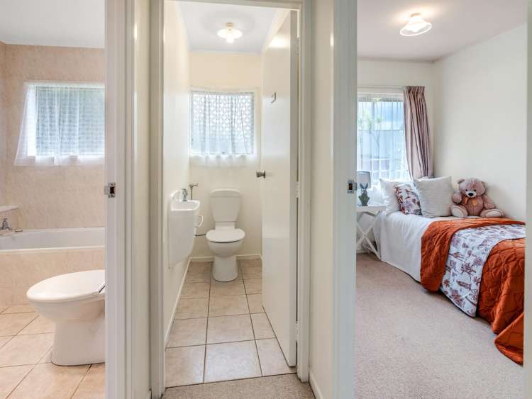 2/1 Bramley Drive Farm Cove_10
