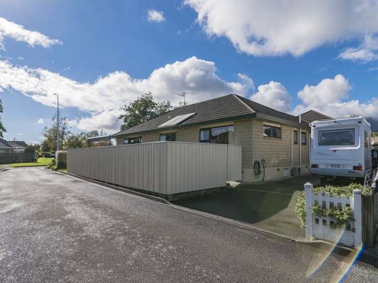 9 Aldinga Avenue Stoke_18