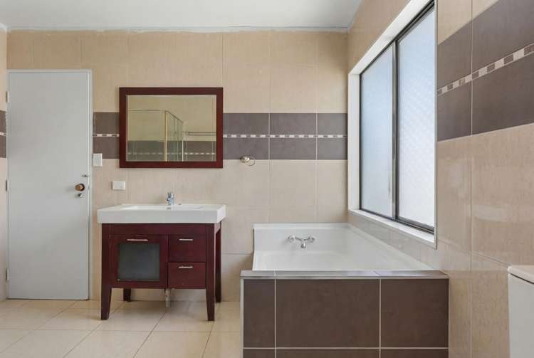 49 Gosford Drive Botany Downs_10